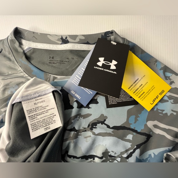 Under Armour Stretch wBreathable Mesh Back Long Sleeved Crew Neck Active Top - Picture 15 of 15